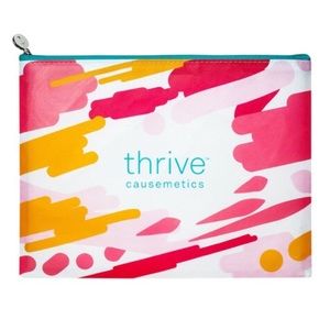 NWT & Free! Thrive Causemetics Make Up Bag